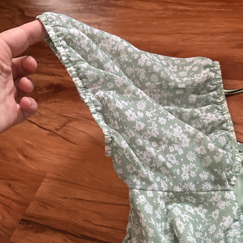 Francesca’s NWT floral top - Picture 6 of 8